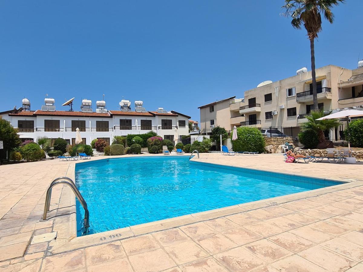 Natalia'S Townhouse, Margarita Gardens 003 Villa Paphos Exterior photo